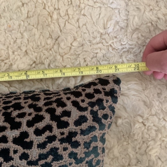 Set of 2 Leopard Print Throw Pillows velour‎ printed textured velvet down insert - Picture 11 of 13